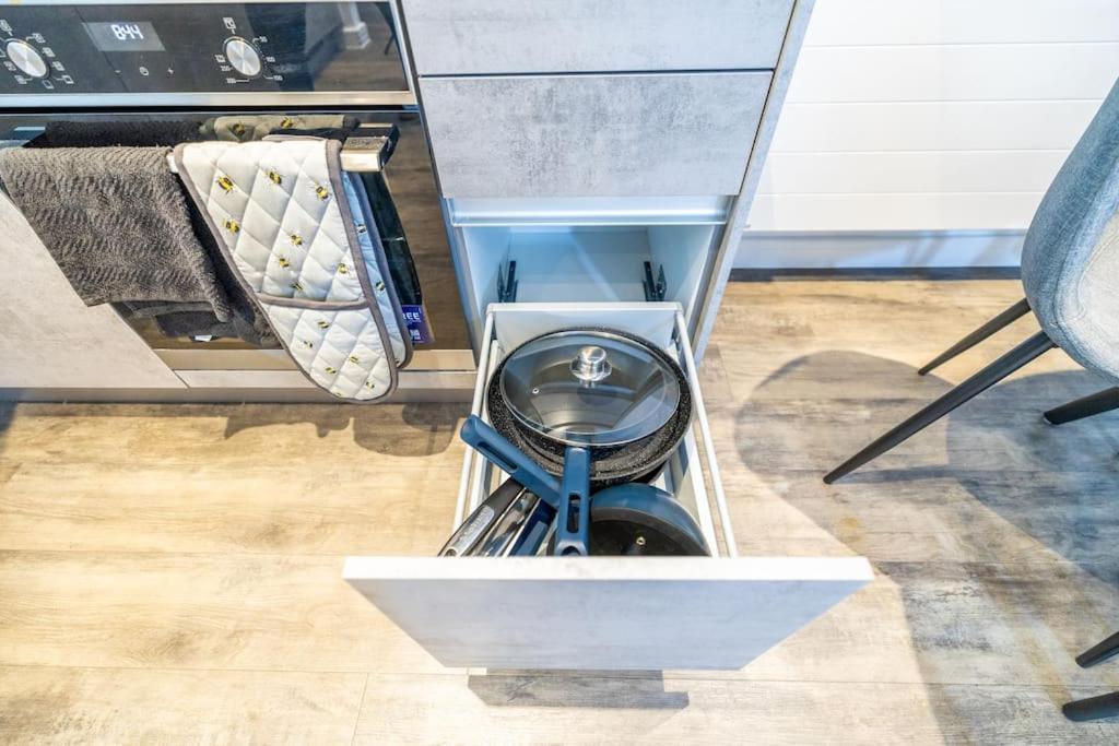 Escape - Unwind In Style Apartment
